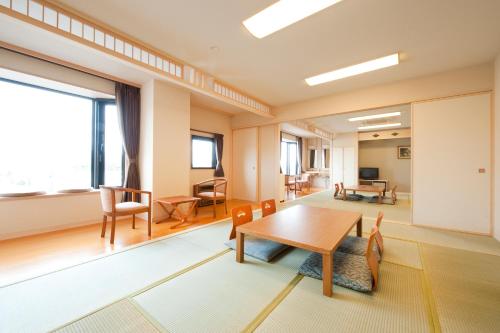 Japanese-Style Family Room - Non-Smoking