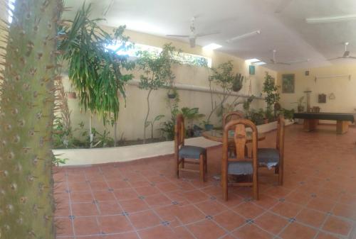 Room in Guest room - Padrinos Hostal La Paz Full House