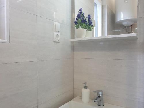 Apartments by the sea Starigrad Paklenica - 6621 - image 3