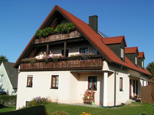 Gästehaus Gertraud - Apartment - Neualbenreuth