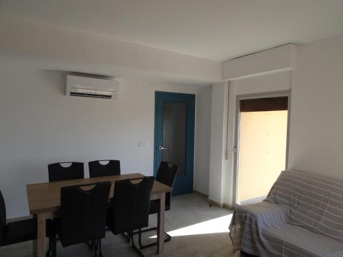 Apartamento totalmente reformado en Denia a 20 metros del mar.