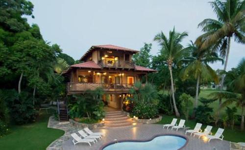 Tres Palmas Inn and Villas