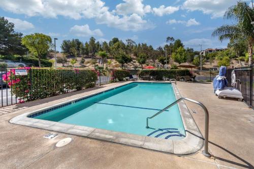 Comfort Suites Near Six Flags Magic Mountain