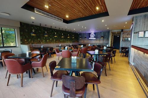 Village Hotel Nottingham - image 8