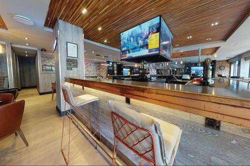 Restaurant, Village Hotel Leeds North in Headingley