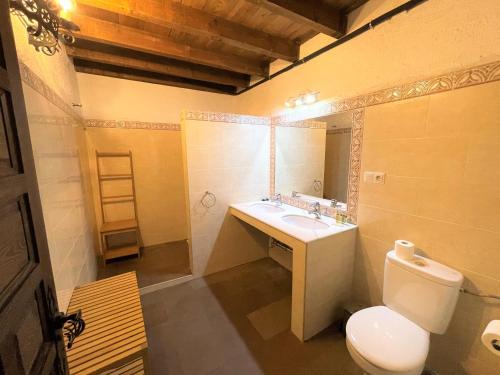 Double Room with Private Bathroom image 3