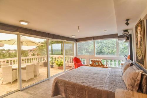 Artsy Luxury Penthouse in Candolim by Limestays