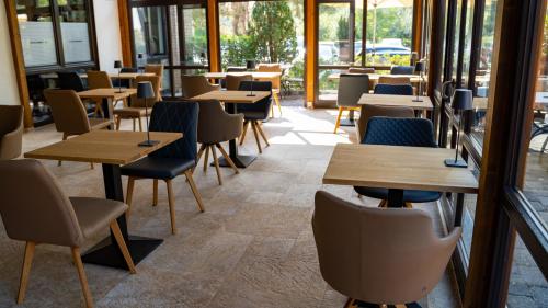 餐廳, monte mare SAUNA-SPA-SPORTS-HOTEL in 安德納赫