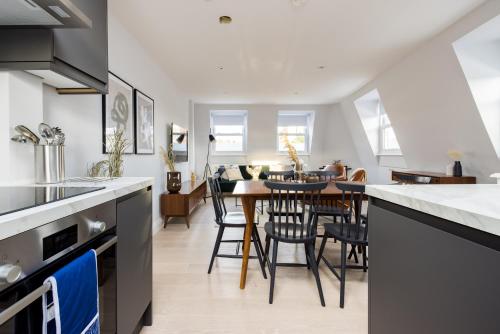 Picture of The Margravine Maisonette - Modern & Bright 2Bdr Flat