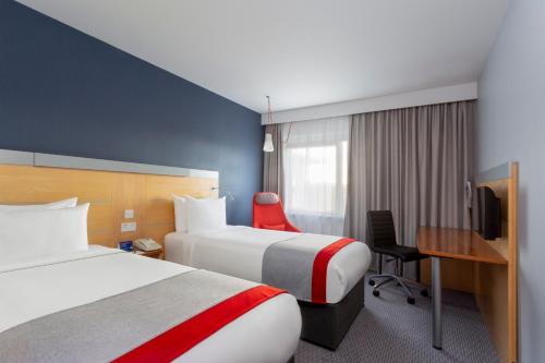 Holiday Inn Express Birmingham Redditch Room Type - 2 Single Standard with Free Hot Breakfast
