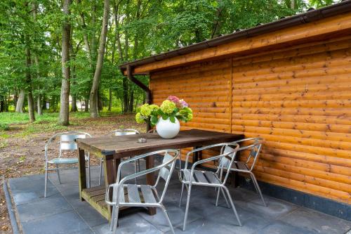 شرفة/ تراس, Natura Ferienpark - Bungalows am Grimnitzsee Schorfheide in جوشيمستال