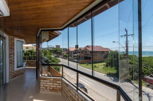 ระเบียง/ชานเรือน, Raio do Sol Residence in บอมบิญาส