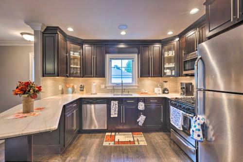 Long Island Apartment with Balcony about 25 Mi to NYC in Glen Cove, USA