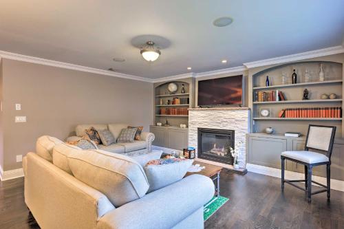 Long Island Apartment with Balcony about 25 Mi to NYC in Glen Cove, USA