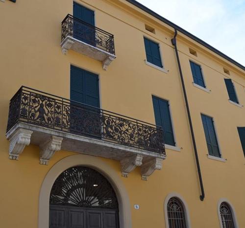 Queen Verona Luxury Apartment