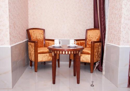 Easy Hotel Kenya - Tap to explore photos