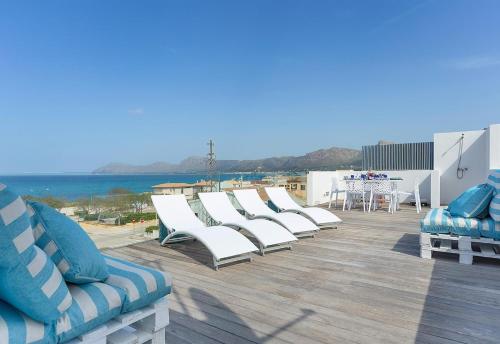 Sunny Townhouse With Terrace in Son gîte à louer Son Serra de Marina
