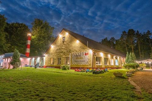 外部景觀, Natura Ferienpark - Bungalows am Grimnitzsee Schorfheide in 阿西穆斯塔爾