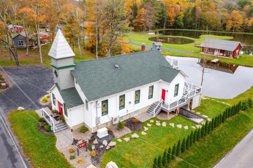 Lakefront Saylorsburg Villa with Dock, Near Skiing!