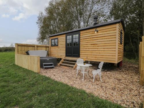 Honeysuckle Hut, Myrtle Farm - Bristol