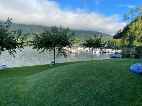 Bellissimo appartamento con giardino sul lago di Lugano