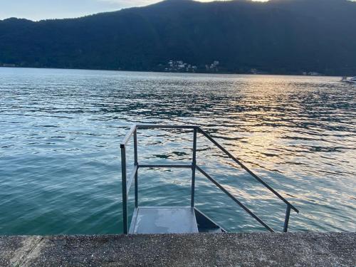 Bellissimo appartamento con giardino sul lago di Lugano