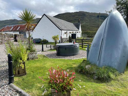 Garrison Of Inversnaid Farm with Hot Tub - Accommodation - Inversnaid