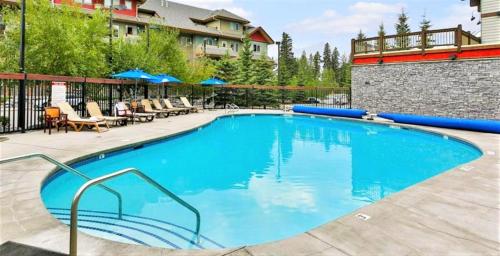 Renovated Condo, 2BR, 2BA, Heated Pool, 3 Hot Tubs, Pets Welcome! - Apartment - Canmore