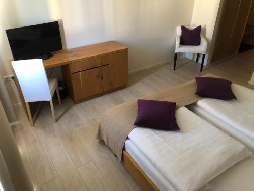Hotel Restaurant Goldenes Ross 7.2km von Jakobsweiler entfernt