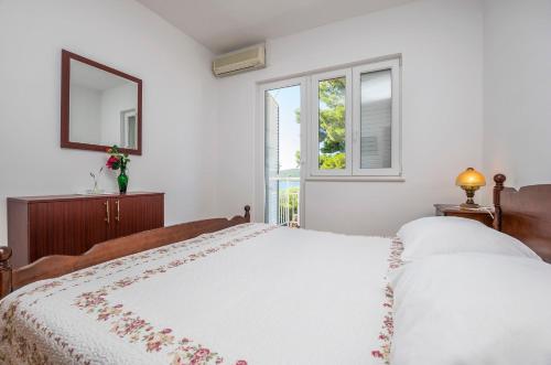 Apartment and Rooms Franka - image 6