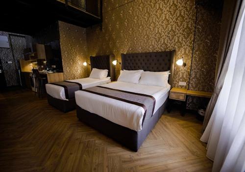 1969 Business Suites - Tap to explore photos