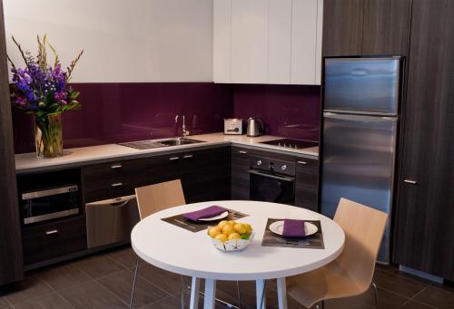 Tyrian Serviced Apartments Fitzroy Stop at Tyrian Serviced Apartments Fitzroy to discover the wonders of Melbourne. The property offers guests a range of services and amenities designed to provide comfort and convenience. Service-minde