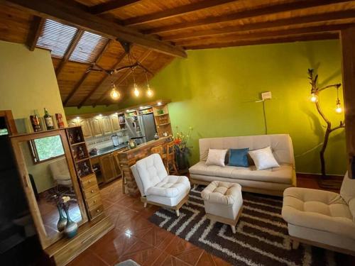 Rustica cabana en GUATAPE