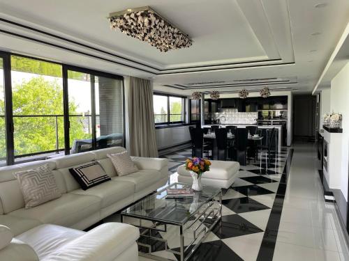 Luxury Penthouse Waterloo