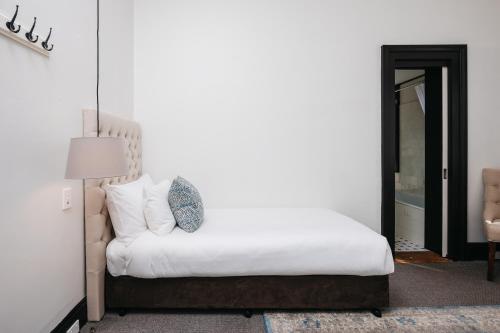 2 twin beds