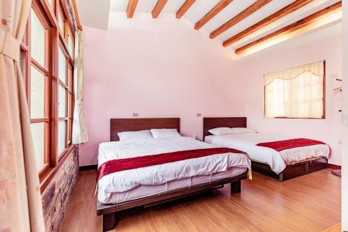 2 double beds