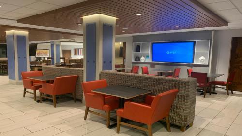 Holiday Inn Express & Suites - Middletown, an IHG Hotel