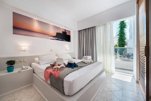 1 double bed, 2 twin beds