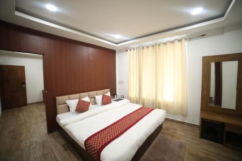 Moments Hotel & Resort