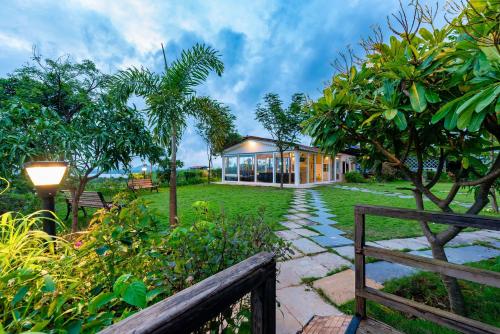 SaffronStays Le Soil, Igatpuri - pet-friendly villa with viewing deck for panoramic views, Игатпури