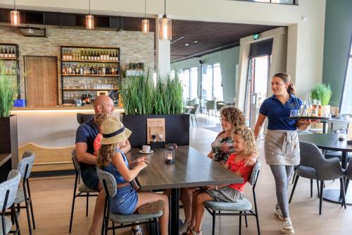 Ресторант, RCN Vakantiepark de Schotsman appartement De Caisson in Камперланд