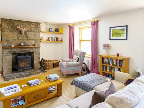 . Milne's Brae, cosy, comfortable and centrally located in beautiful Braemar