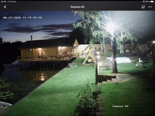 Домик с баней на озере Мартышев