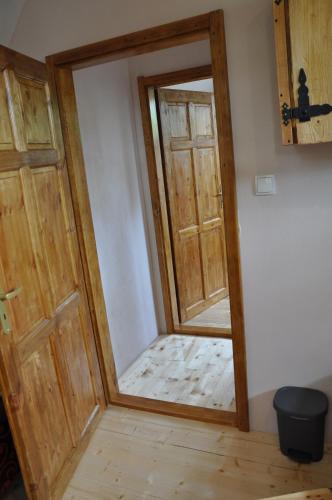 2 bedrooms, 7 beds