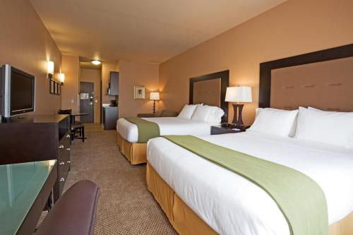 Holiday Inn Express Hotel & Suites Eau Claire North, an IHG Hotel