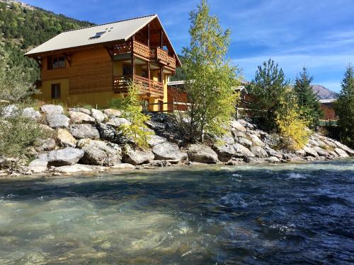 Chalet Rivière, 5 en-suite. Serre Chevalier Villeneuve