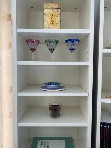 Nice entire 2 Bedroom Apt in City Centre, free parking, Wifi, Netflix