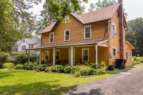 Kaaterskill Ski Luxury Historic Home on the Stream