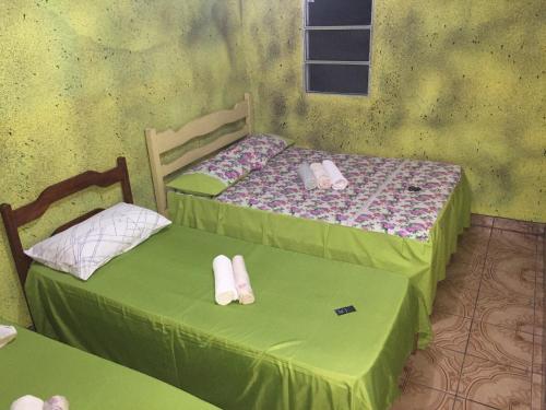 1 double bed, 2 twin beds