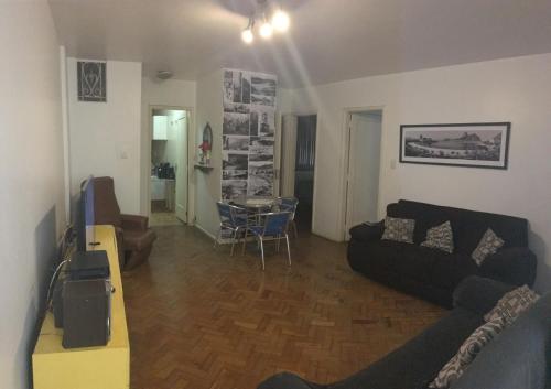 Apartamento a uma quadra da praia de Copacabana! Prox ao Leme